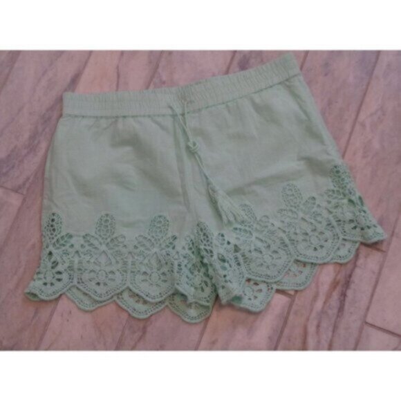 NEW Imperial Star girl's size 16 green eyelet lined shorts - Picture 1 of 5